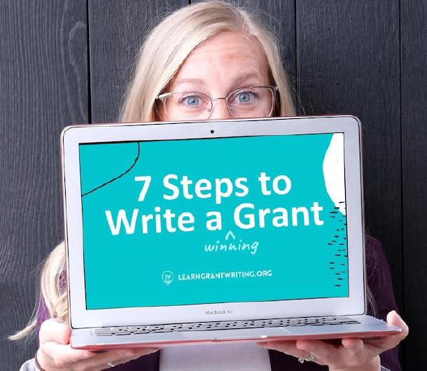 student taking free online grant writing course
